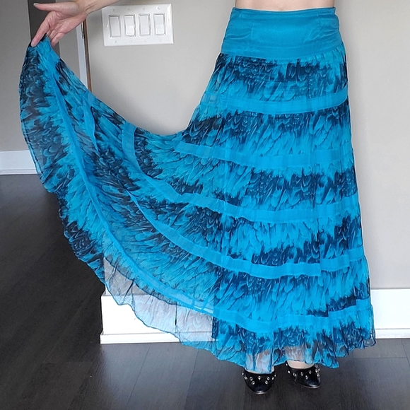 ๐ 2X HOST PICK ๐ Laundry by Shelli Segal Silk Full Boho Skirt - Picture 2 of 15